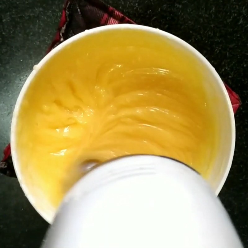 Bước 4 Làm sốt dầu trứng chanh leo Sốt dầu trứng chanh leo