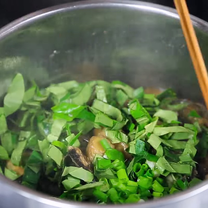 Bước 4 Kho lươn với chuối xanh Lươn kho chuối xanh