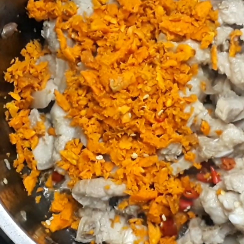 Bước 3 Kho thịt Thịt kho nghệ