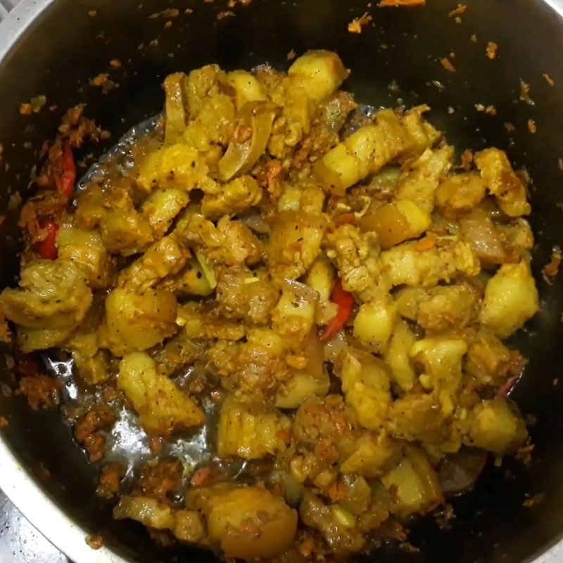 Bước 3 Kho thịt Thịt kho nghệ