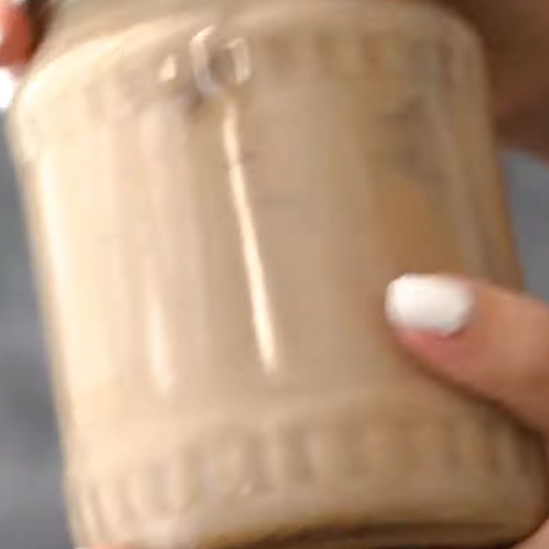 Bước 2 Lắc hỗn hợp làm latte Caramel Latte