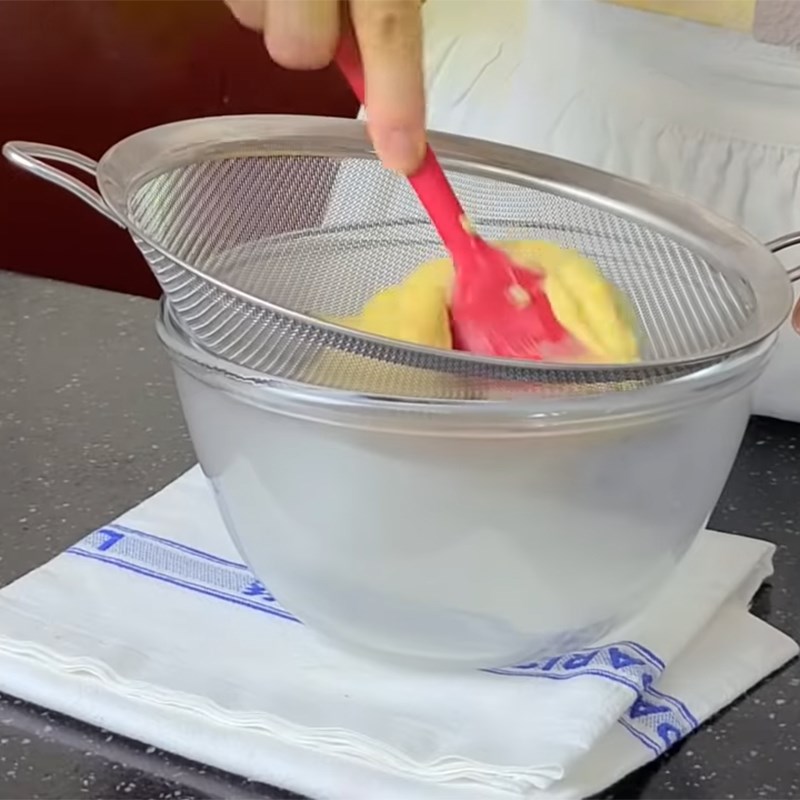 Bước 4 Làm hỗn hợp kem sữa trứng Bánh tart trái cây thập cẩm hình chiếc cốc