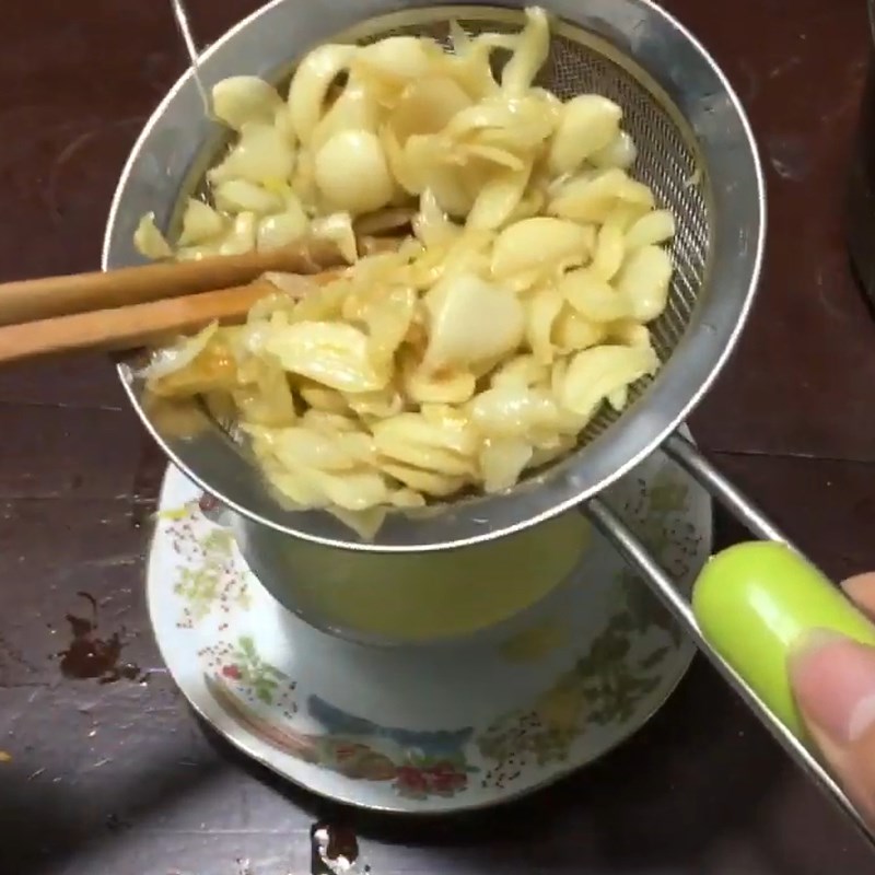 Bước 4 Lọc lấy tinh dầu Dầu tỏi