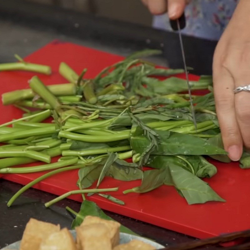 Bước 4 Luộc rau ăn kèm Canh bún chay riêu đậu nành