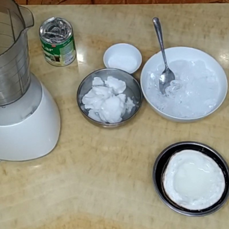 Bước 1 Nạo dừa sáp Sinh tố dừa sáp