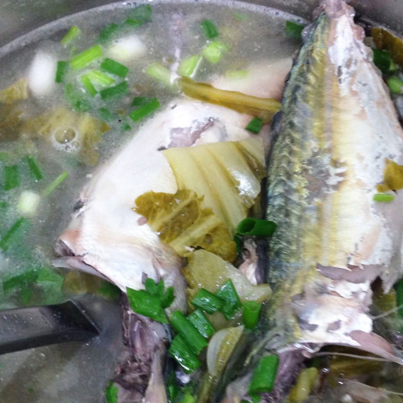 Bước 4 Nấu canh Canh cá bạc má dưa chua
