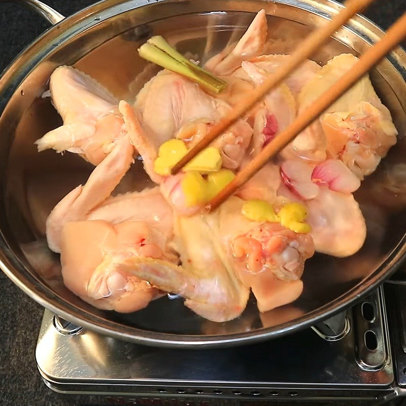 Bước 2 Nấu cánh kê Cánh kê rán xù