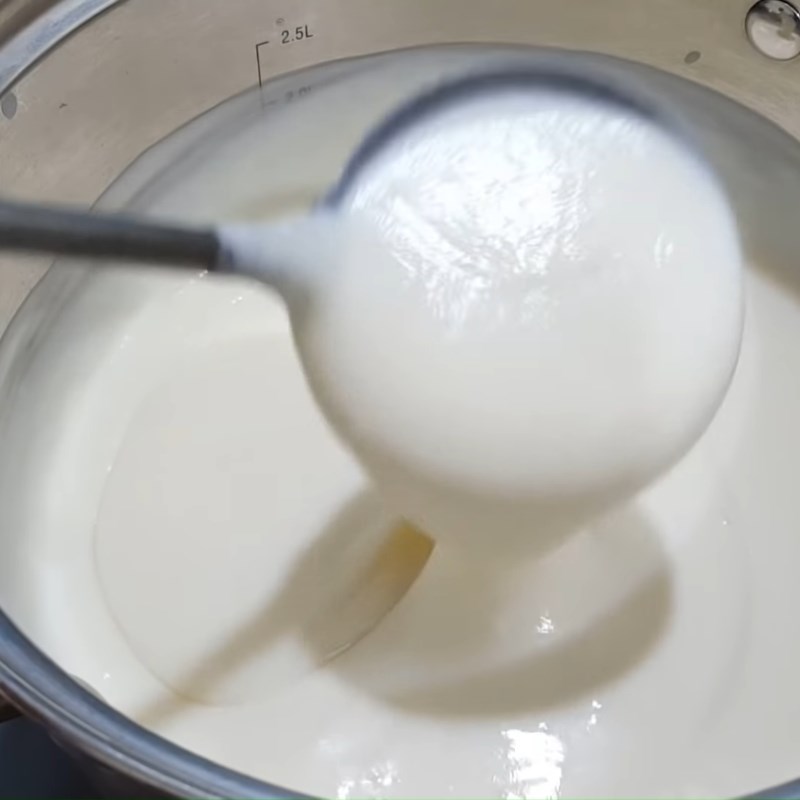 Bước 1 Nấu hỗn hợp sữa dừa Kem sữa chua trái cây cốt dừa