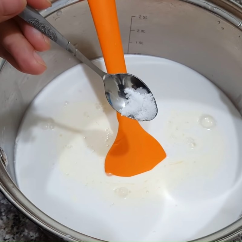 Bước 1 Nấu hỗn hợp sữa dừa Kem sữa chua trái cây cốt dừa