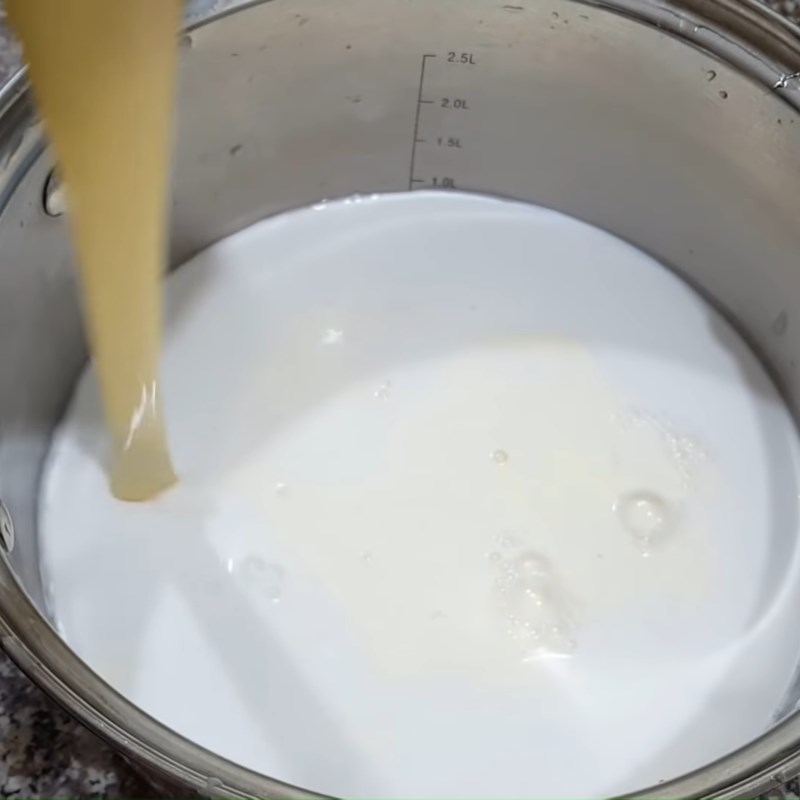Bước 1 Nấu hỗn hợp sữa dừa Kem sữa chua trái cây cốt dừa