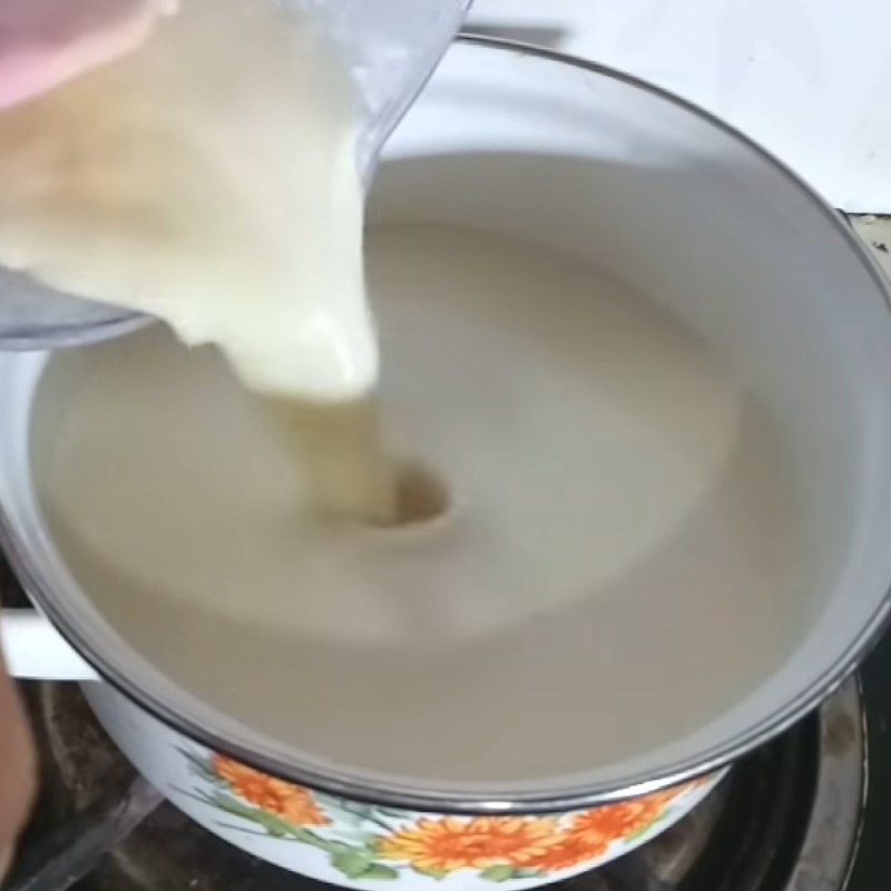 Bước 3 Nấu hỗn hợp sữa và đậu xanh Kem đậu xanh sữa dừa