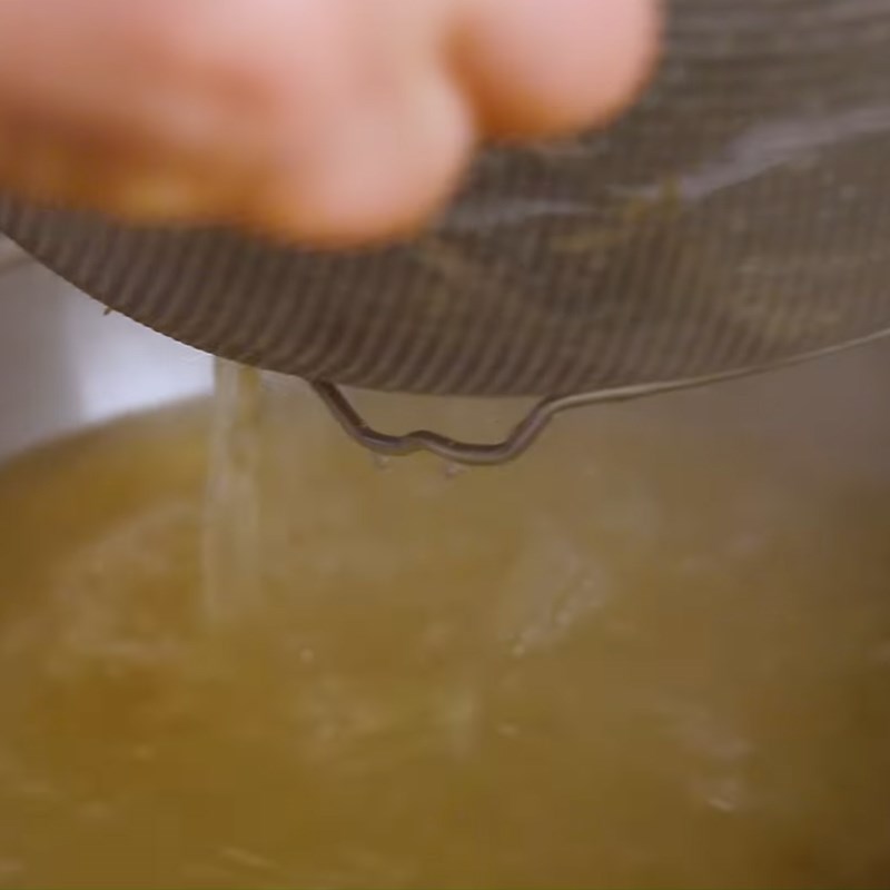 Bước 1 Nấu nước dùng Mì hải sản cay champong