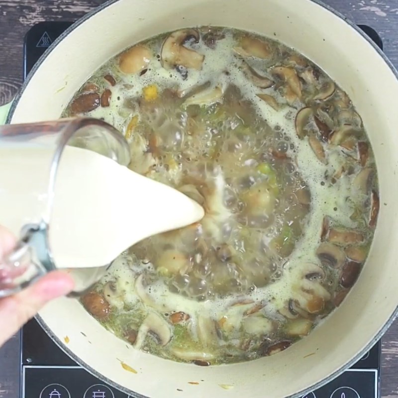 Bước 2 Nấu súp Súp nấm cần tây