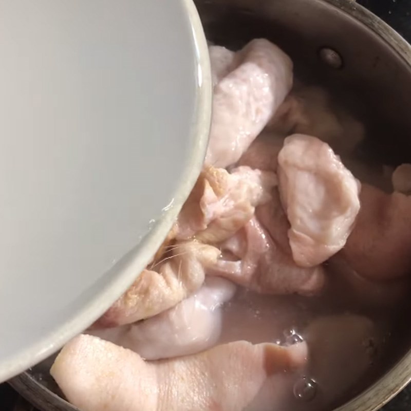 Bước 2 Ngâm bì với nước vôi trong Gelatin