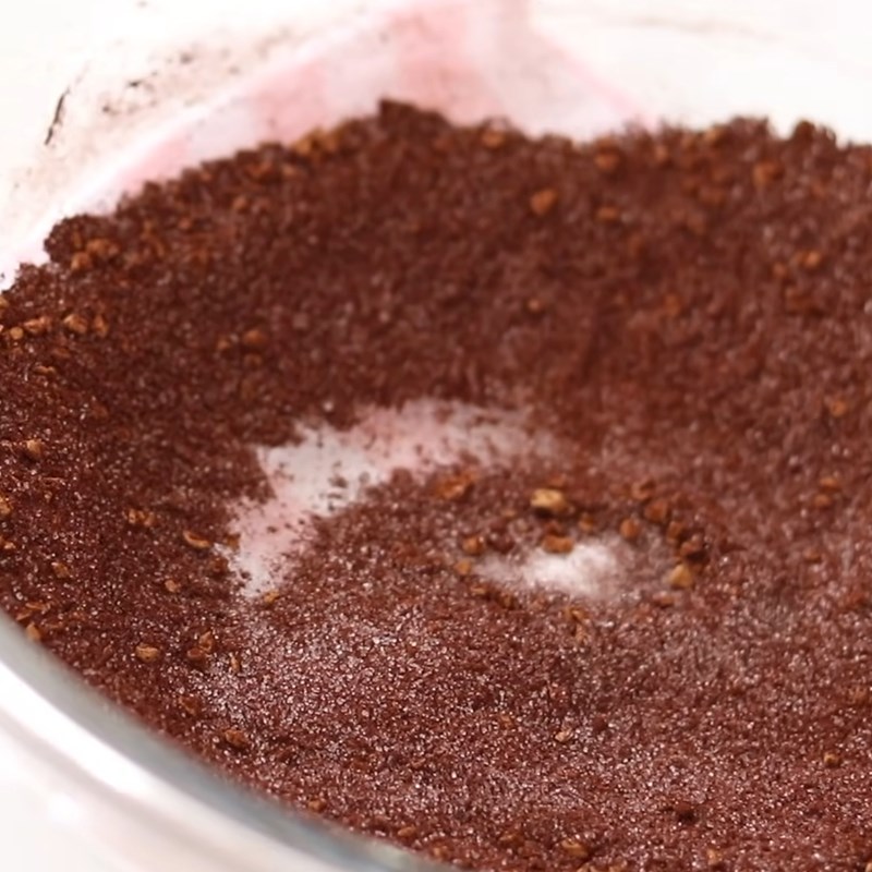 Bước 1 Ngâm gelatin, trộn bột Pudding cacao (có gelatin)