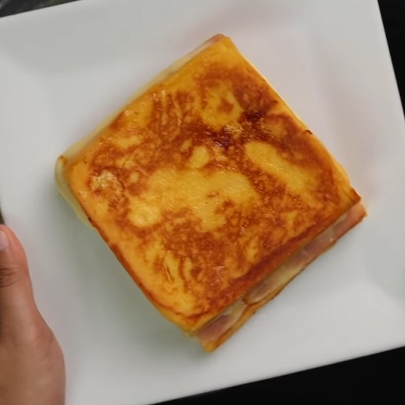 Bước 3 Nhúng và chiên bánh Monte cristo sandwich sốt mayo