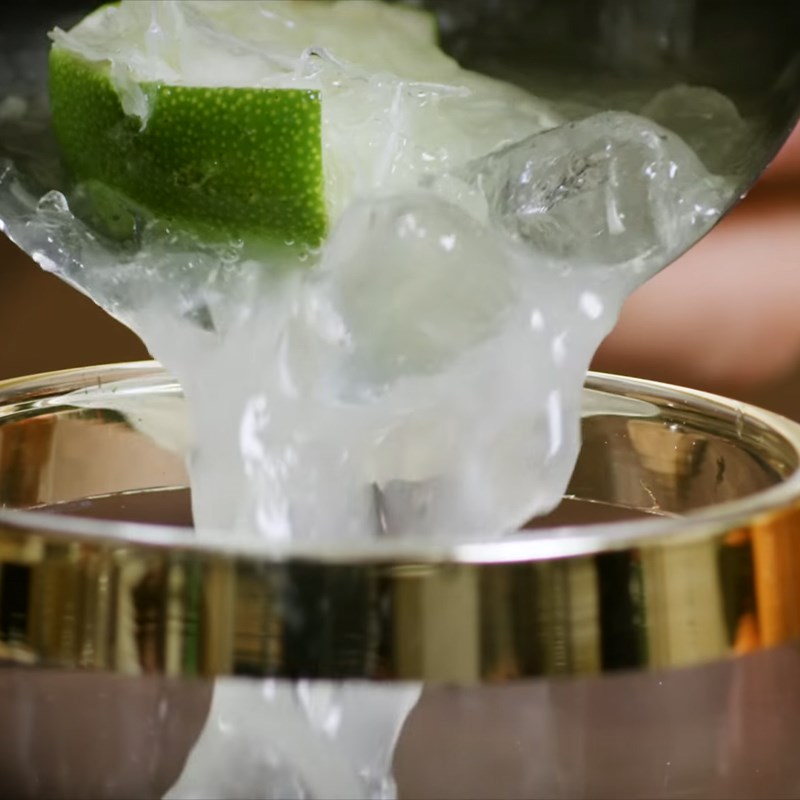 Bước 1 Pha cocktail Cocktail Caipirinha