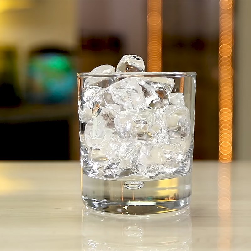 Bước 1 Pha cocktail Cocktail Black Russian