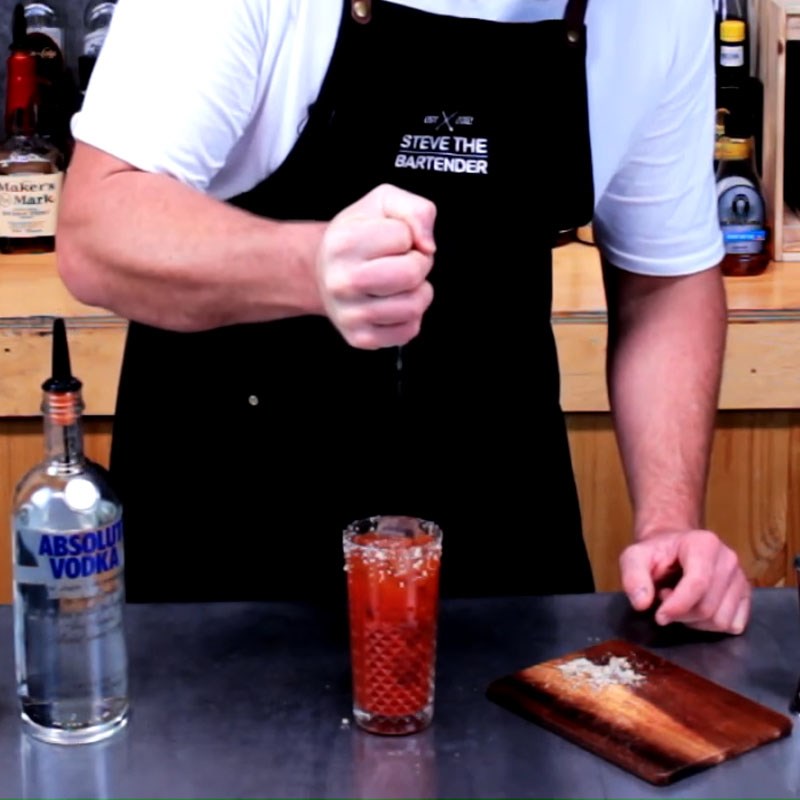 Bước 2 Pha cocktail Bloody Mary Coctail Bloody Mary