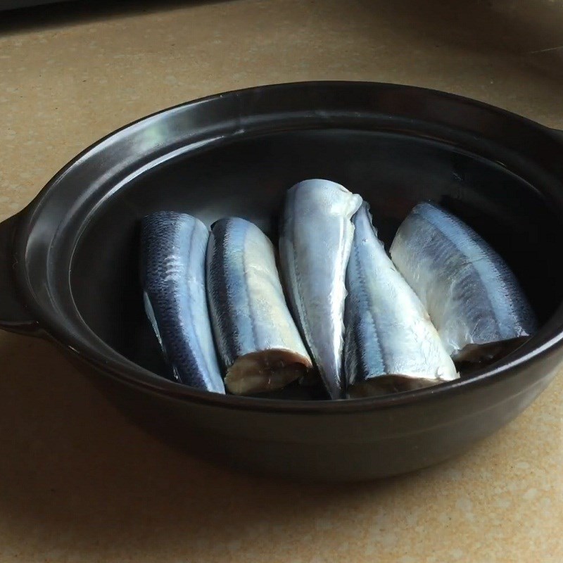 Bước 1 Sơ chế cá và nguyên liệu Cá thu Nhật kho tiêu