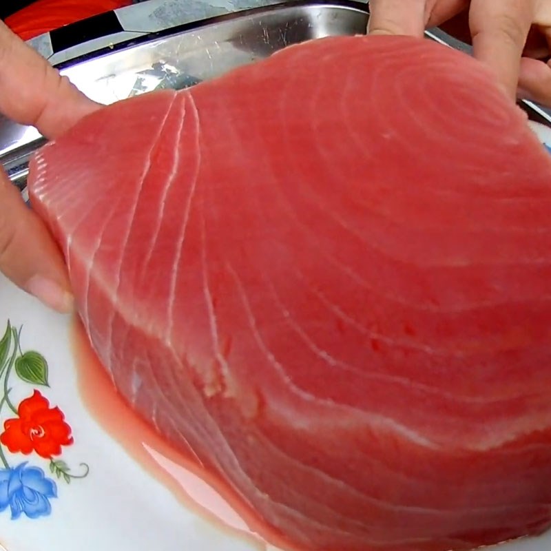 Bước 1 Sơ chế cá ngừ Cá ngừ đại dương nướng sa tế