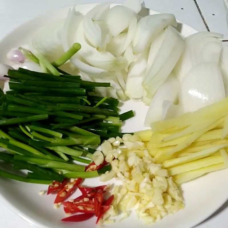 Bước 1 Sơ chế các nguyên liệu Vịt quay xào cải chua