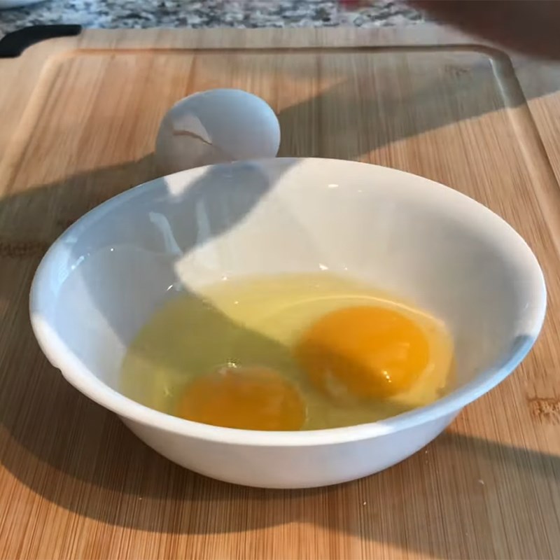 Bước 1 Sơ chế các nguyên liệu Canh kim chi trứng nấm
