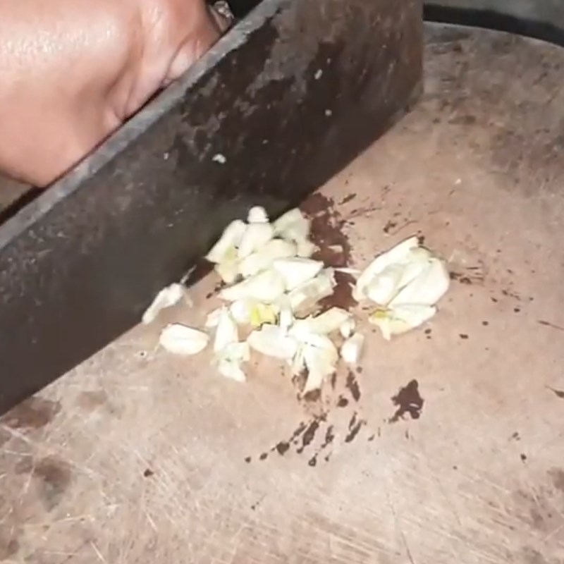 Bước 1 Sơ chế các nguyên liệu Lòng gà xào nấm rơm