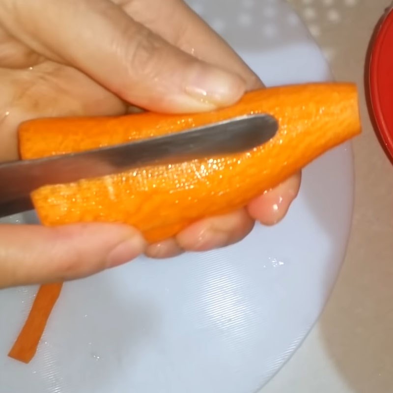 Bước 2 Sơ chế các nguyên liệu khác Khoai tây xào tỏi với cà rốt