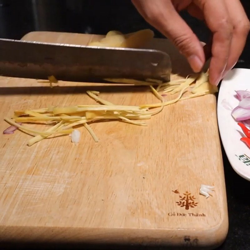 Bước 2 Sơ chế các nguyên liệu khác Khô cá sửu chưng thịt ba rọi