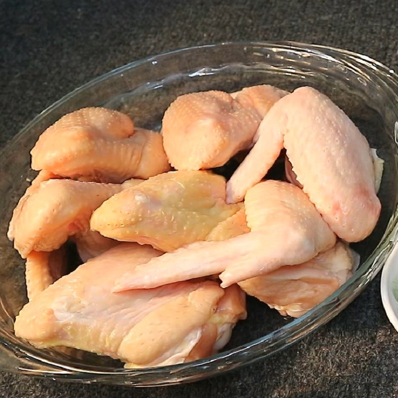 Cách 1 Sơ chế cánh con gà với vật liệu khác Cánh kê rán xù