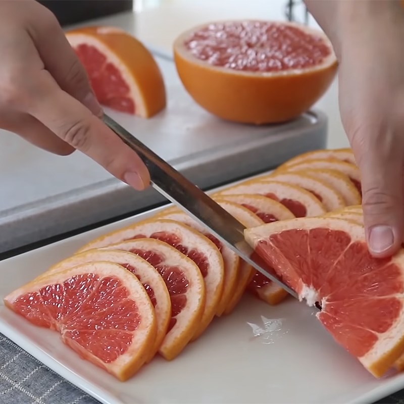 Bước 1 Sơ chế, cắt bưởi Bưởi ngâm đường