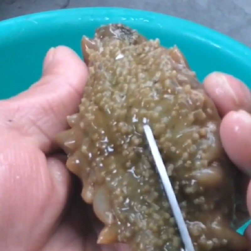Step 2 Prepare the sea cucumber Sea cucumber porridge with scallops