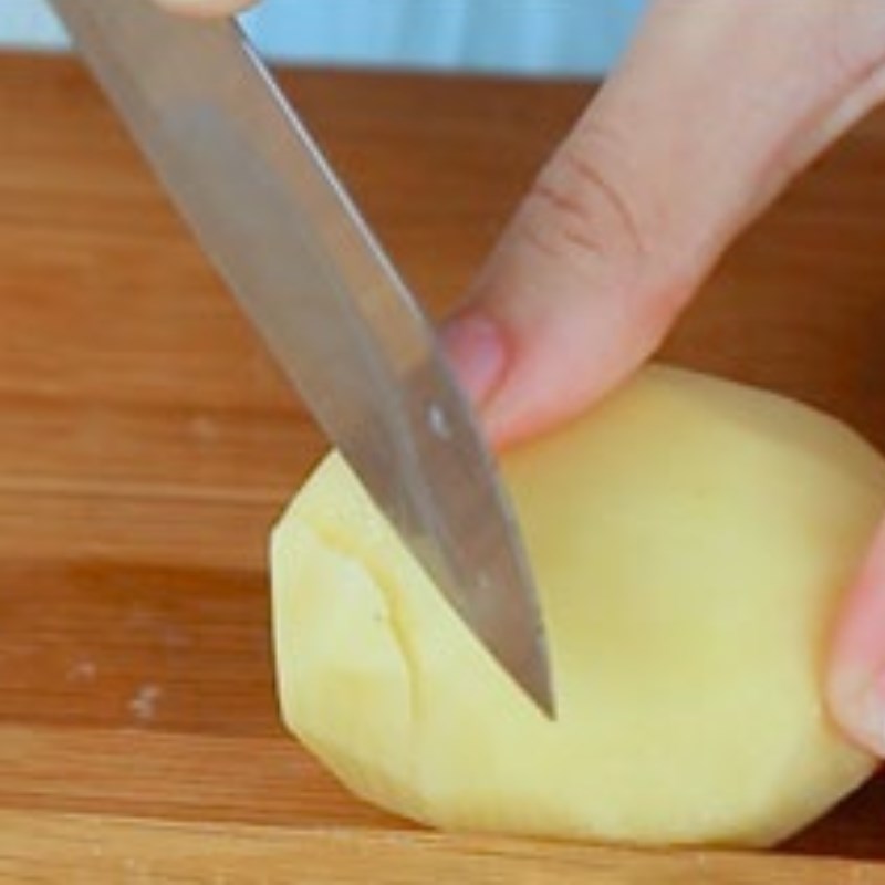 Bước 1 Sơ chế khoai tây Tôm bọc khoai tây chiên xù
