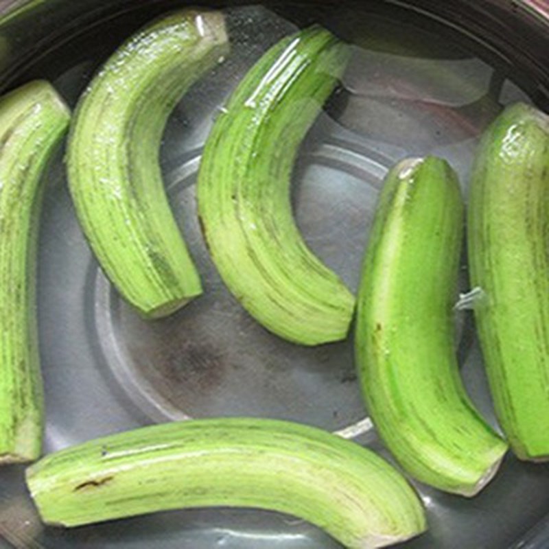 Bước 1 Sơ chế lươn và chuối xanh Lươn kho chuối xanh