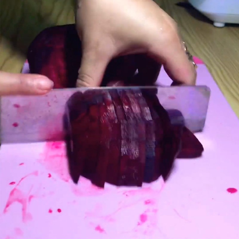 Bước 2 Sơ chế nguyên liệu Trứng cút chùm nho