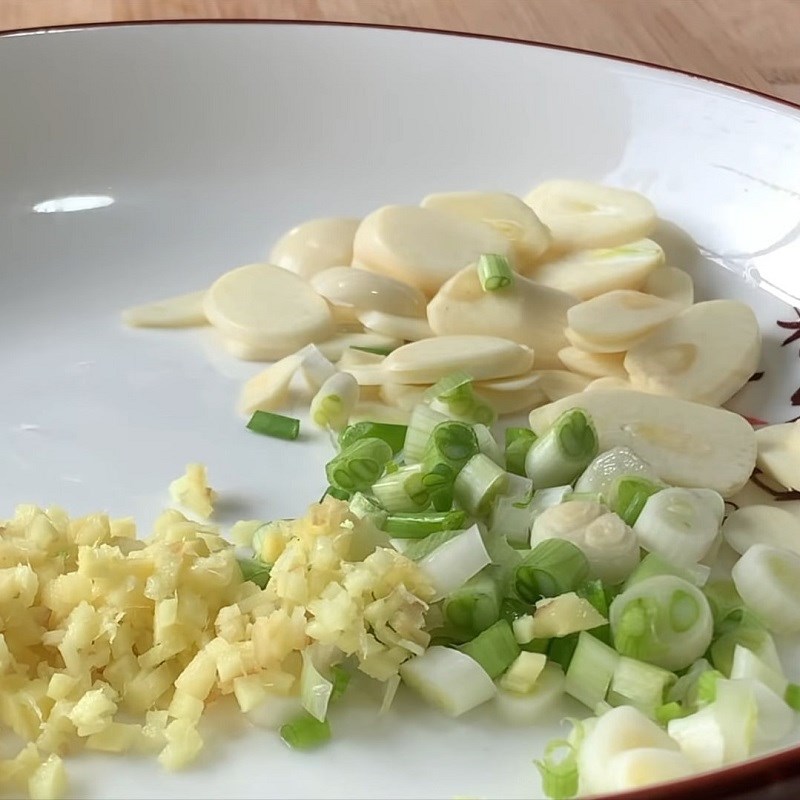 Bước 1 Sơ chế nguyên liệu Trứng xào rau củ