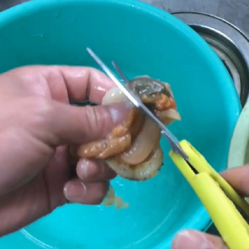 Bước 1 Sơ chế sò điệp Cháo hải sâm sò điệp