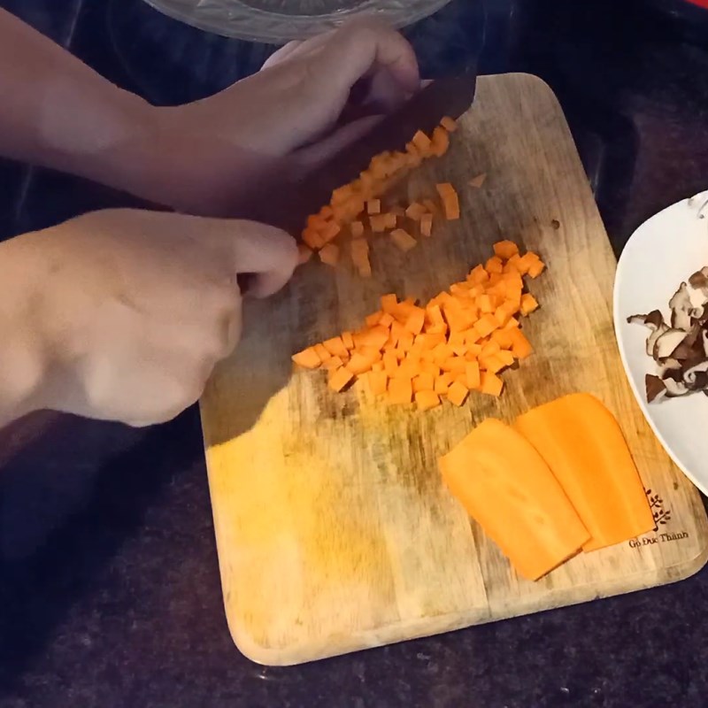 Bước 1 Sơ chế nguyên liệu Cháo gà nấm hương