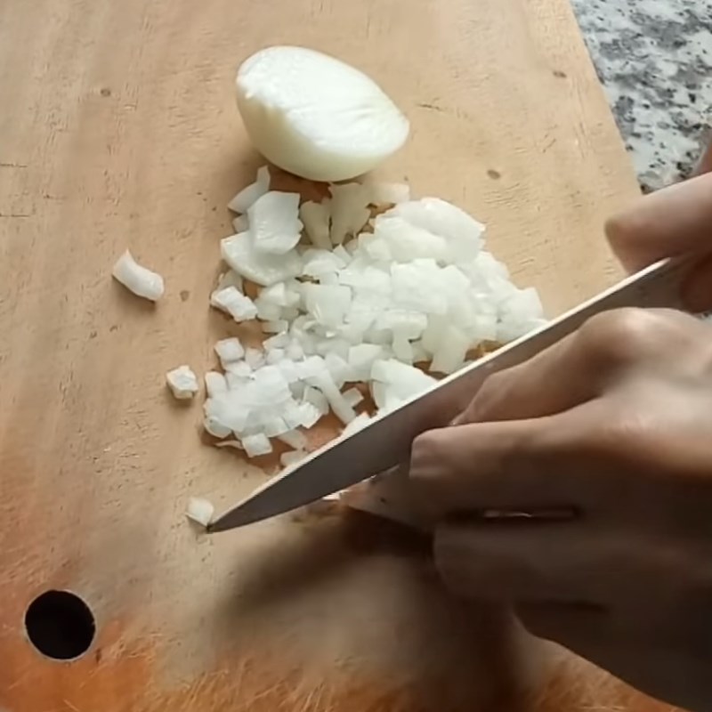 Bước 1 Sơ chế nguyên liệu Chả trứng muối