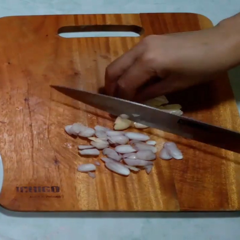 Bước 1 Sơ chế vật liệu Cá nhồng kho tiêu