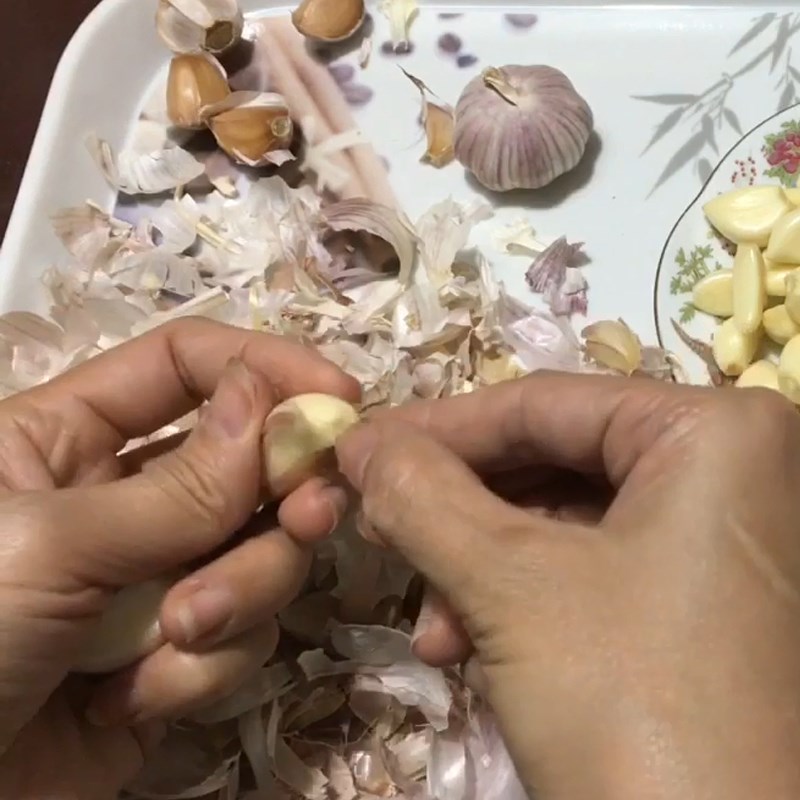 Bước 1 Sơ chế tỏi Dầu tỏi