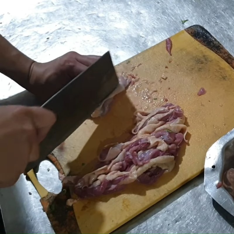 Bước 1 Sơ chế và ướp thịt vịt Măng trúc xào thịt vịt
