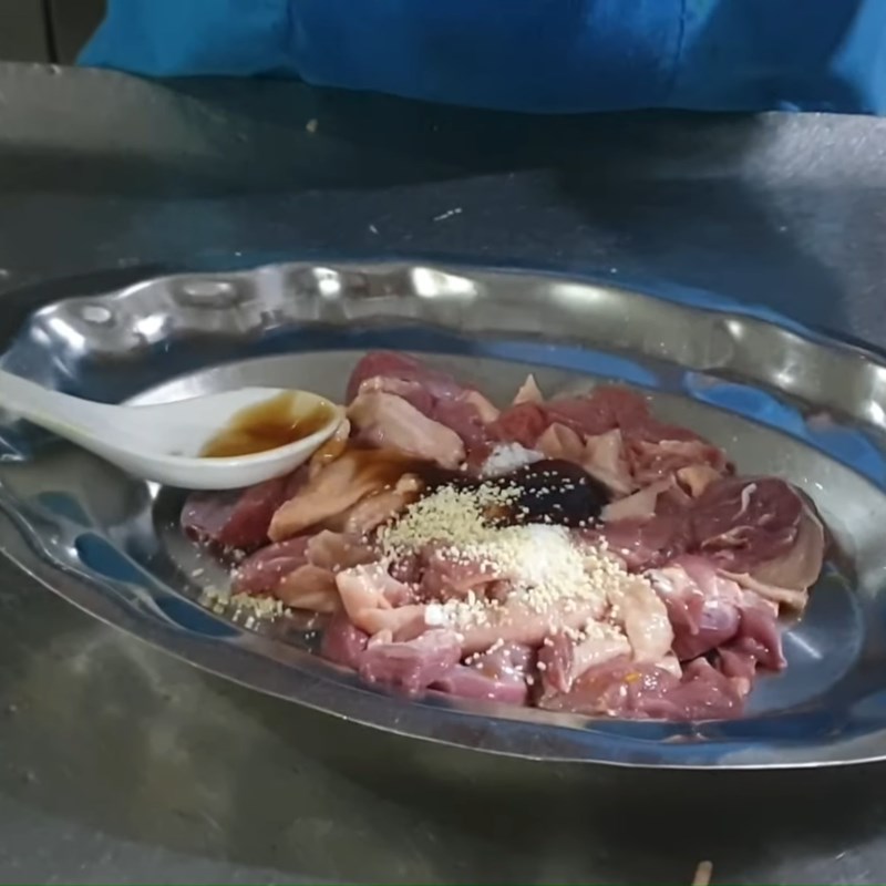 Bước 1 Sơ chế và ướp thịt vịt Măng trúc xào thịt vịt