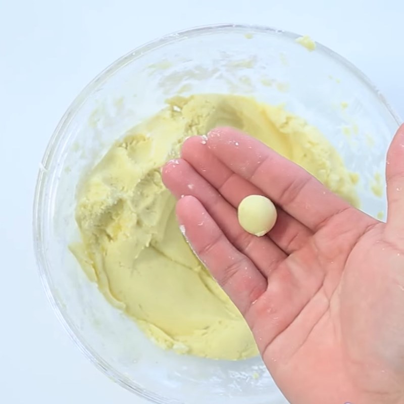 Bước 3 Tạo hình bánh khoai lang Bánh khoai dẻo chiên