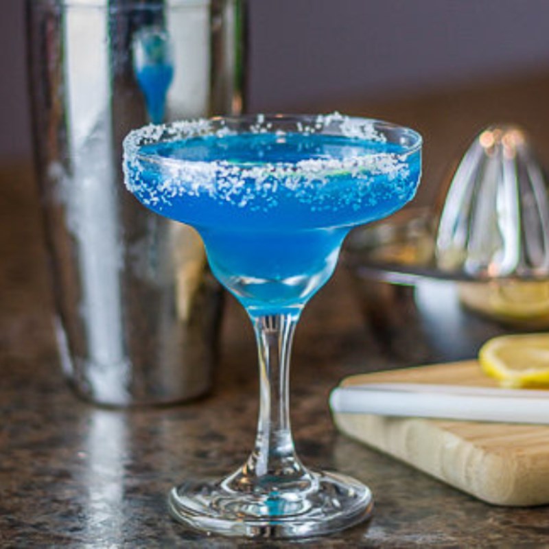 2 Công thức Cocktail Blue Margarita cho bữa tiệc hè xanh mát thêm say đắm