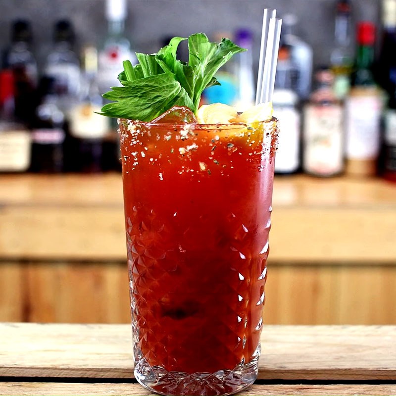 Công Thức Làm Cocktail Bloody Mary Đẫm Máu Đỏ Rực Trong Truyền Thuyết