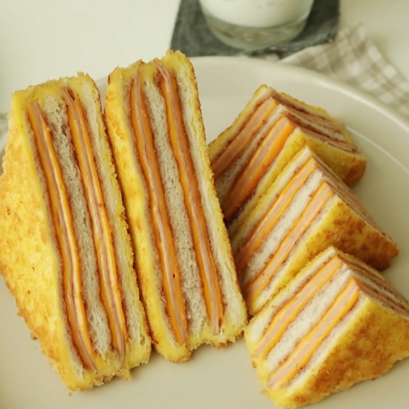 Bước 3 Thành phẩm Monte cristo sandwich sốt dâu