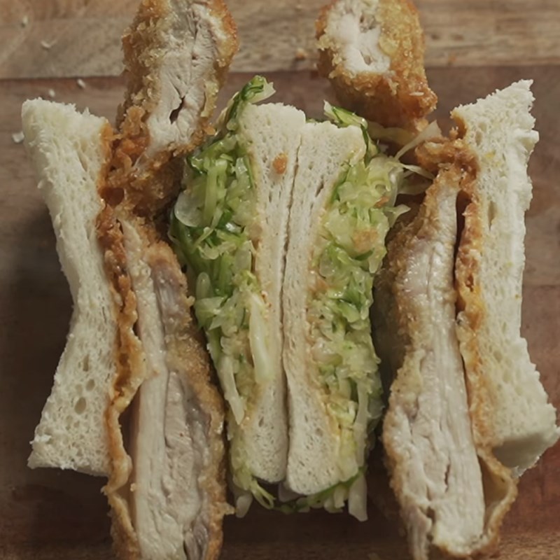 Bước 6 Thành phẩm Sandwich gà chiên xù