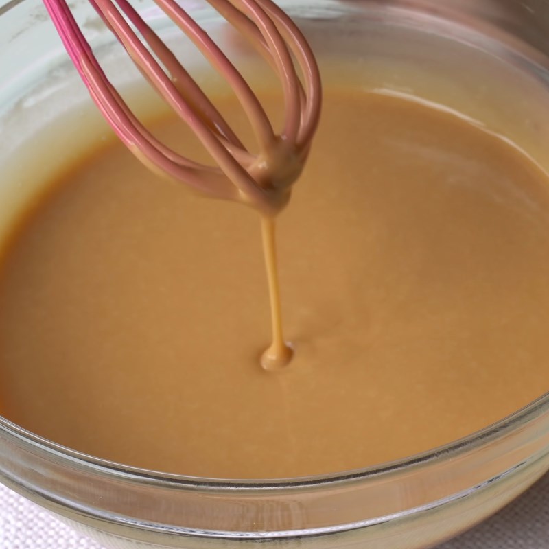 Bước 2 Trộn bột Bánh bò bông caramel - Huat Kueh